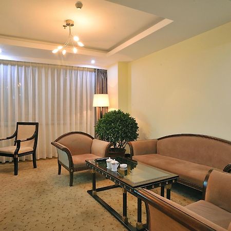 Uiles Hotel Hohhot Bagian luar foto