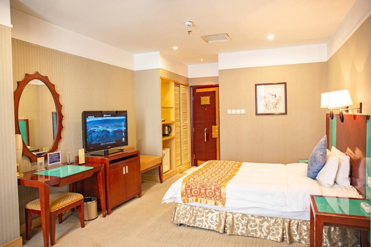 Uiles Hotel Hohhot Bagian luar foto