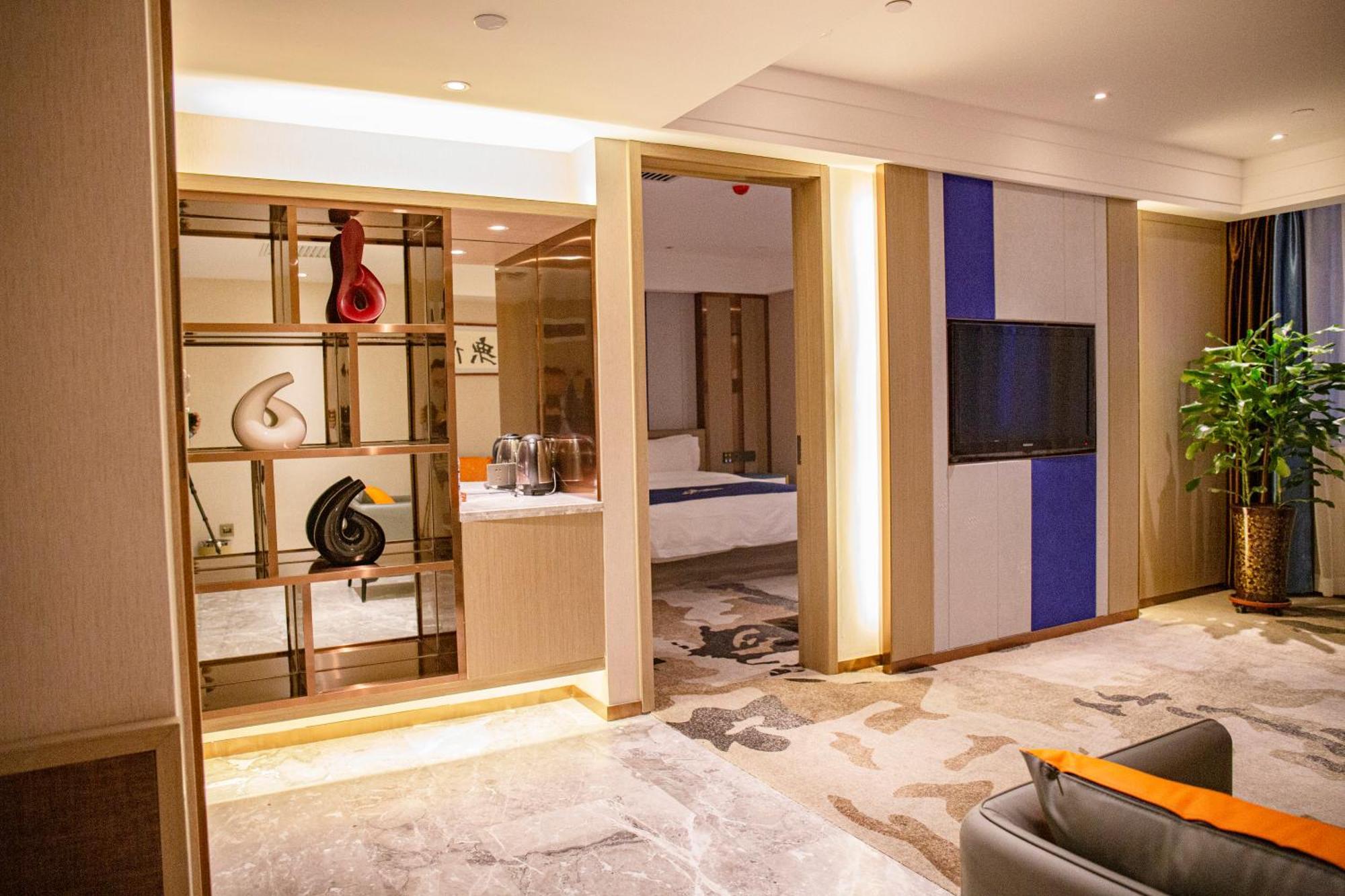 Uiles Hotel Hohhot Bagian luar foto