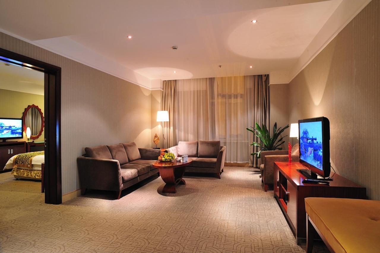 Uiles Hotel Hohhot Bagian luar foto
